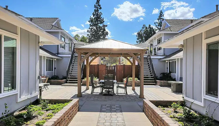 A view of the outside common area of a local orange county sober living residences, where client's recovering from addiction and mental health issues live.