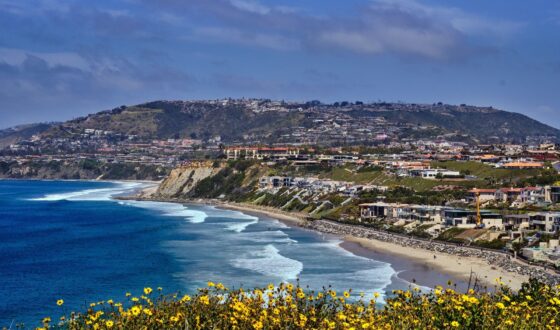 Coastal view of Dana Point in Orange County, California, highlighting a peaceful seaside environment that supports addiction recovery.
